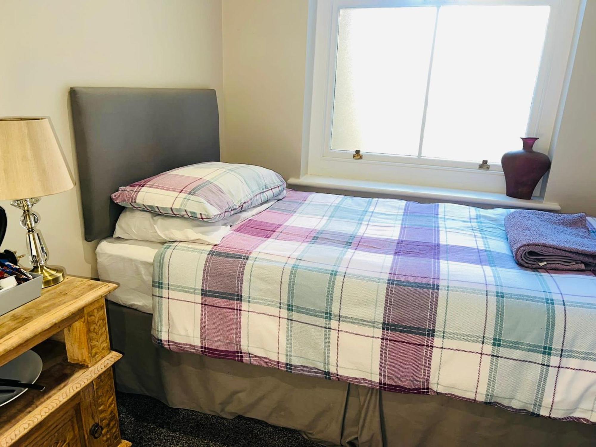 Bed For The Night, Close To Beach, Shops , Train St Leonards-on-Sea Екстериор снимка